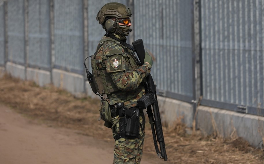 Żołnierz chroniący granicę z Białorusią (zdjęcie z marca 2025 r.) /Artur Reszko /PAP