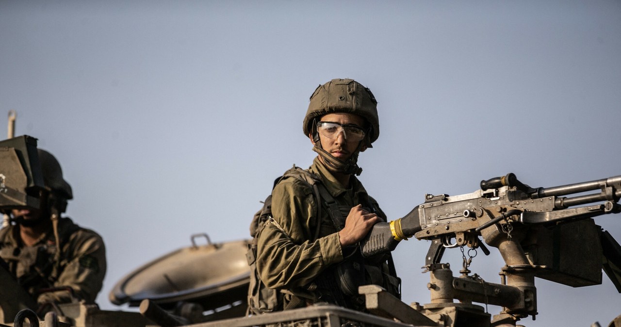 Żołnierz Izraelskich Sił Obronnych IDF. Zdjęcie wykonano 8.10.2023 w okolicach miasta Sderot, jednego z celów Hamasu. /AA/ABACA/Abaca /East News