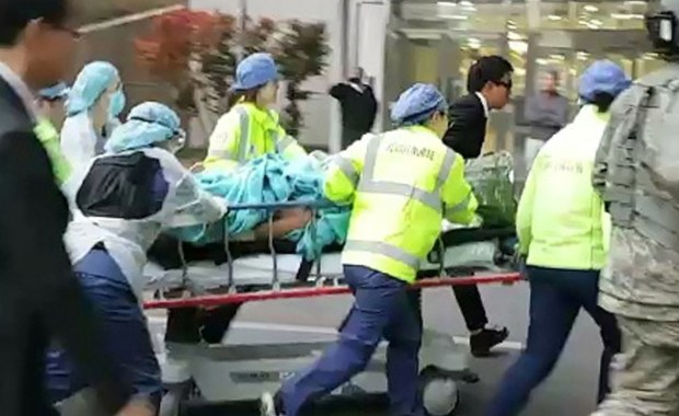 Żołnierz uciekł z Korei Północnej. Oddali do niego 40 strzałów, jest ciężko ranny