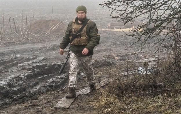 Żołnierz ukraiński na posterunku w obwodzie charkowskim /Mykola Kalyeniak /PAP/EPA