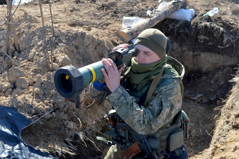 Żołnierz ukraiński z FGM-148 Javelin (pol. Oszczep) /AFP