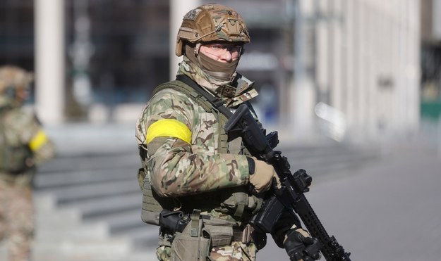 Żołnierz w Kijowie /ZURAB KURTSIKIDZE /PAP/EPA