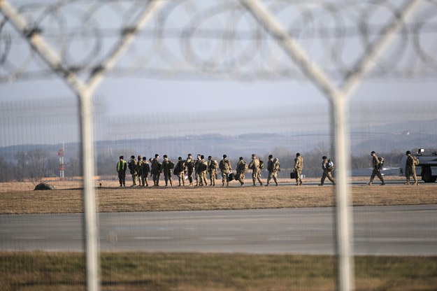 Żołnierze armii Stanów Zjednoczonych na lotnisku w podrzeszowskiej Jasionce /Darek Delmanowicz /PAP