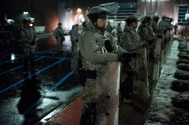 Żołnierze Gwardii Narodowej w Ferguson /ALEXEY FURMAN /PAP/EPA
