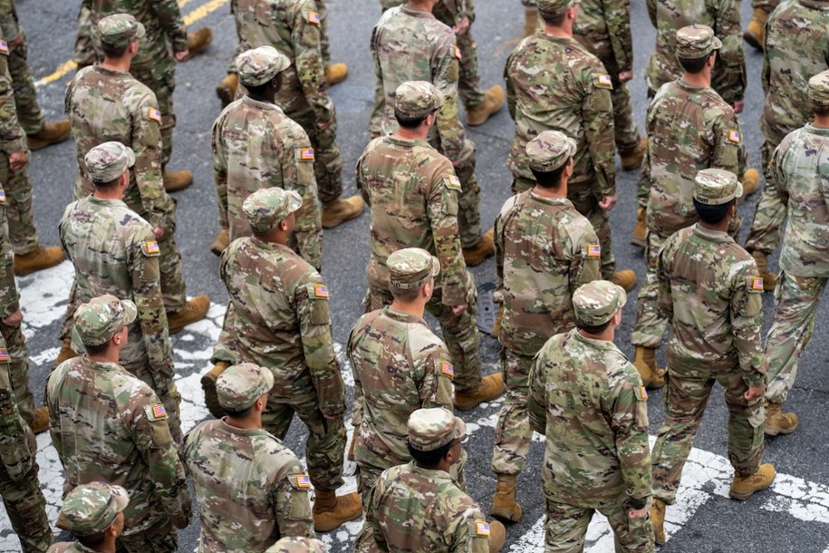 "Niekonstytucyjna inwazja". Setki żołnierzy na ulicach Chicago