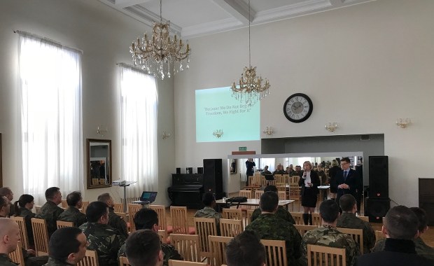 Żołnierze NATO uczą się historii Polski