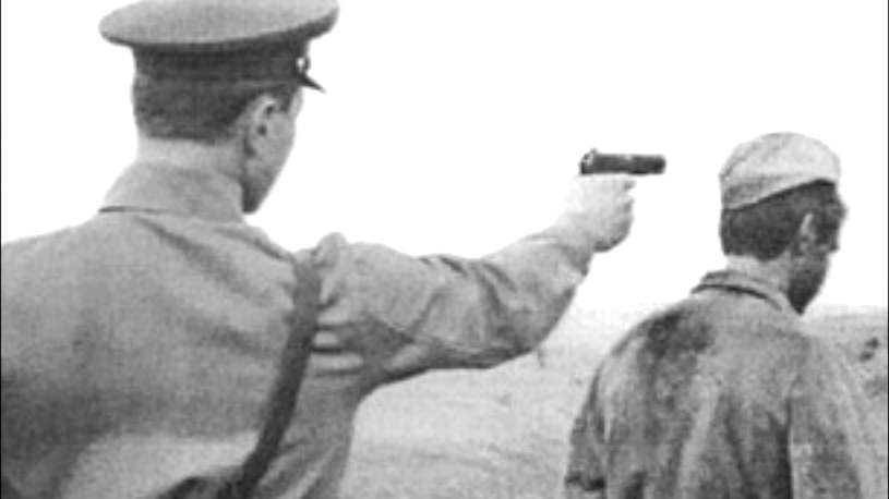 Żołnierze NKWD obrośli zasłużoną złą sławą zarówno wśród czerwonoarmistów, jak i przeciwników/Domena publiczna /YouTube