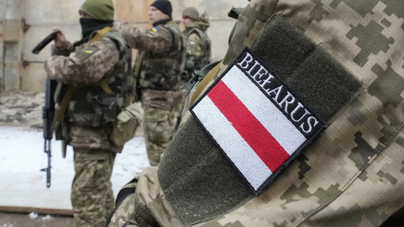 Żołnierze Polskiego Legionu Ochotniczego nie są żołnierzami polskiego wojska, a prawo nie zabrania im uczestniczyć w wojnie jako ochotnicy. Gdyby ich uczestnictwo pełnoprawnie wiązało Polskę w wojnie z ukraińsko-rosyjskiej tak samo zaangażowana byłaby Białoruś, której obywatele masowo walczą po stronie Ukrainy