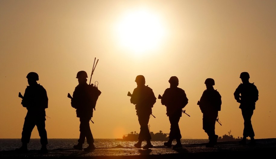 Żołnierze południowokoreańscy patrolują granicę z Koreą Północną /YONHAP   /PAP/EPA