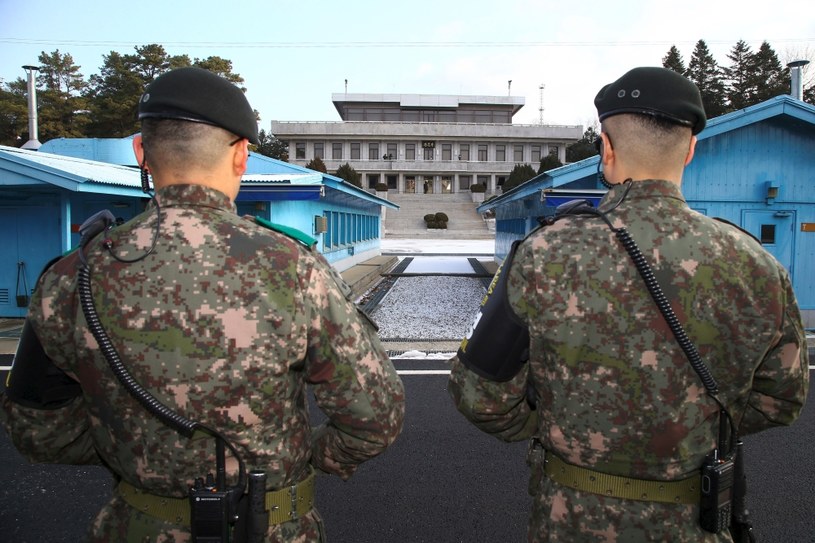 Żołnierze południowokoreańscy przy strefie zdemilitaryzowanej w pobliżu granicy z Koreą Północną /KOREA POOL  /AFP