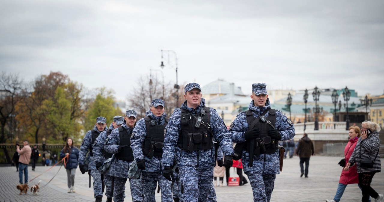Żołnierze Rosgwardii pełnią w Ukrainie funkcje sił porządkowych w okupowanych regionach. Służą głównie do zwalczania partyzantów i represji ludności. / Natalia KOLESNIKOVA / AFP /AFP