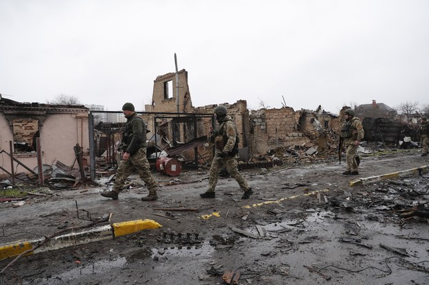 Żołnierze ukraińscy w mieście Bucza /ATEF SAFADI  /PAP/EPA