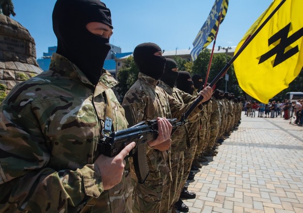 Żołnierze ukraińskiego batalionu Azow /ROMAN PILIPEY /PAP/EPA