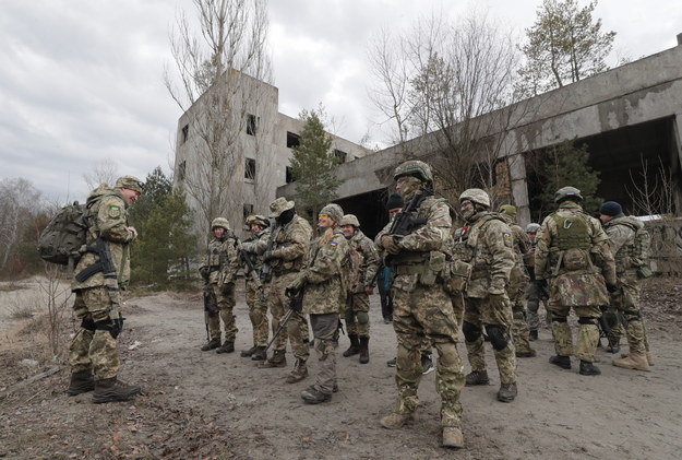 Żołnierze ukraińskiej obrony terytorialnej /EPA/SERGEY DOLZHENKO /PAP/EPA