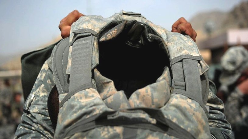 Żołnierze USA testują kamizelki kuloodporne wykonane z nici pająków GMO /Geekweek