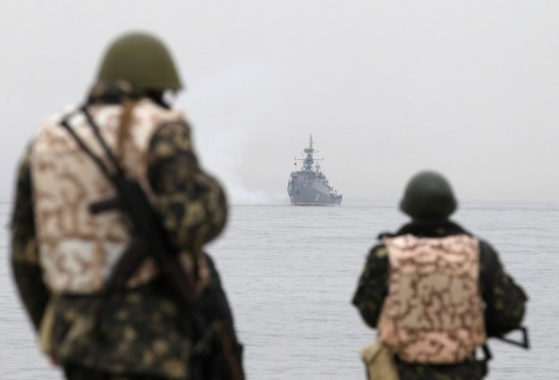 Żołnierze w bazie ukraińskiej marynarki w Sewastopolu /PAP/EPA/ZURAB KURTSIKIDZE /PAP/EPA