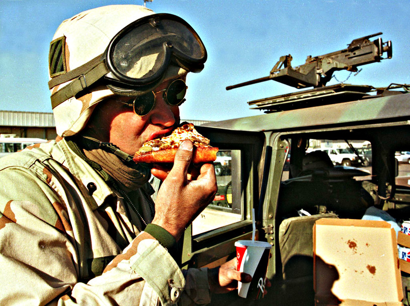 Żołnierze w czasie akcji będą mogli w końcu zjeść coś naprawdę pysznego! /AFP