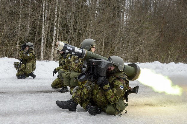 Żołnierze wyposażeni w pociski Javelin /Sergei Stepanov/Photoshot /PAP/EPA