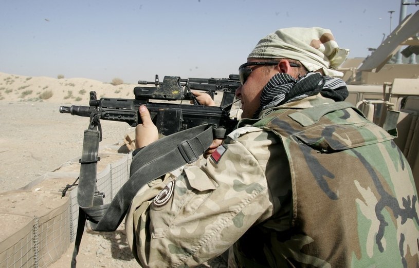 Żołnierze z Jednostki Wojskowej Komandosów specjalizują się w wyłapywaniu terrorystów /East News