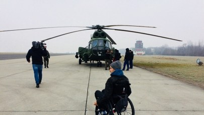 Żołnierze zorganizowali lot śmigłowcem dla swojego niepełnosprawnego kolegi 
