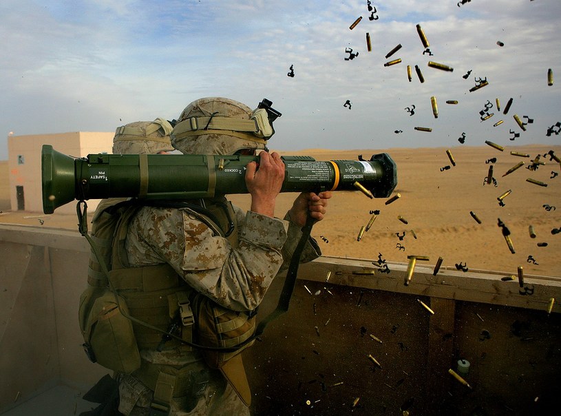 Żołnierzy z granatnikiem AT4 /Wikipedia