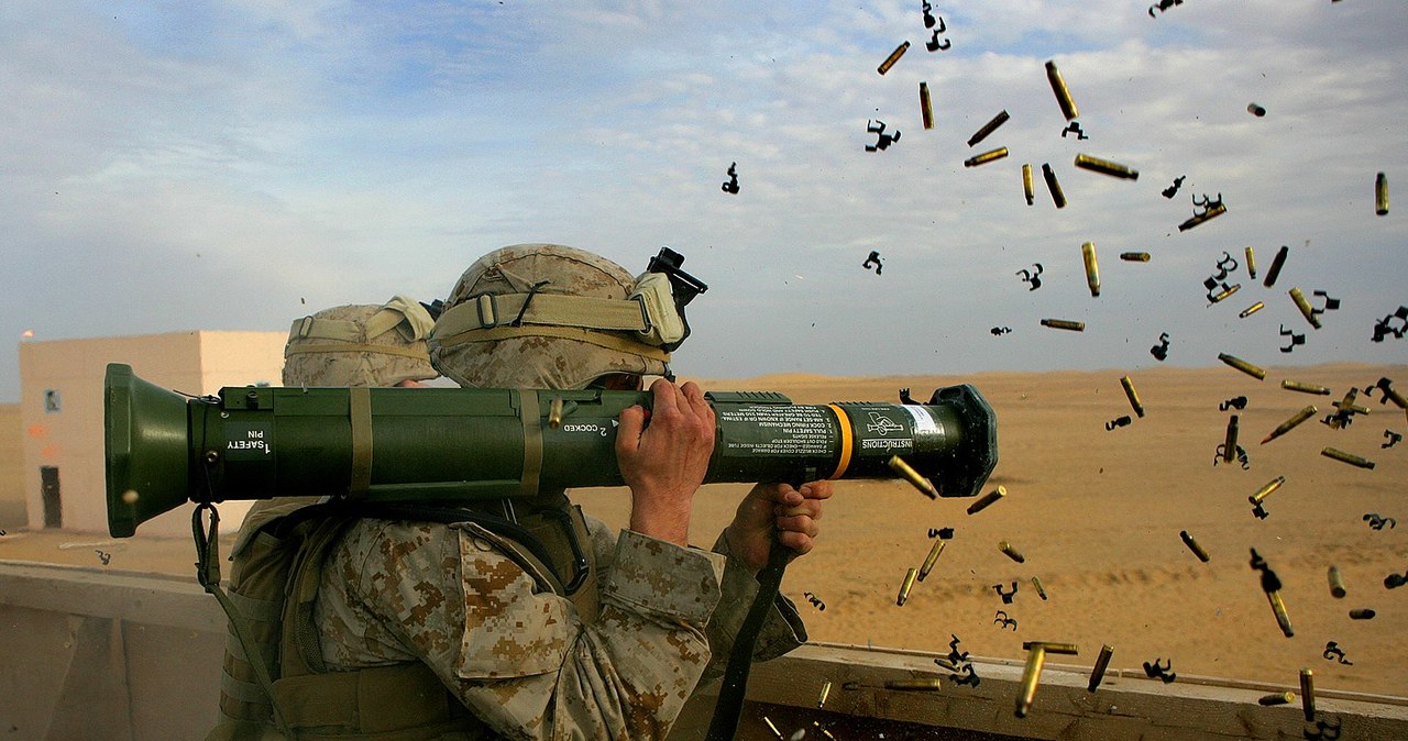 Żołnierzy z granatnikiem AT4 /Wikipedia
