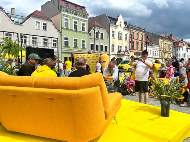 Żółta kanapa czeka na gości z Bytomia /Karina Kąsek /RMF FM