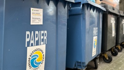 Żółte i czerwone kartki za złą segregację odpadów w Sopocie