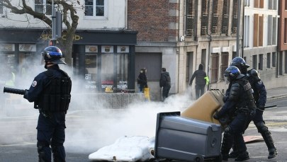 "Żółte kamizelki" na ulicach Francji. Doszło do strać z policją