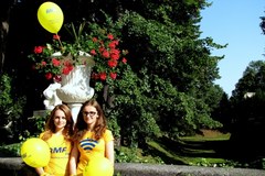 Żółto-niebieski wóz satelitarny RMF FM zawitał do Łańcuta