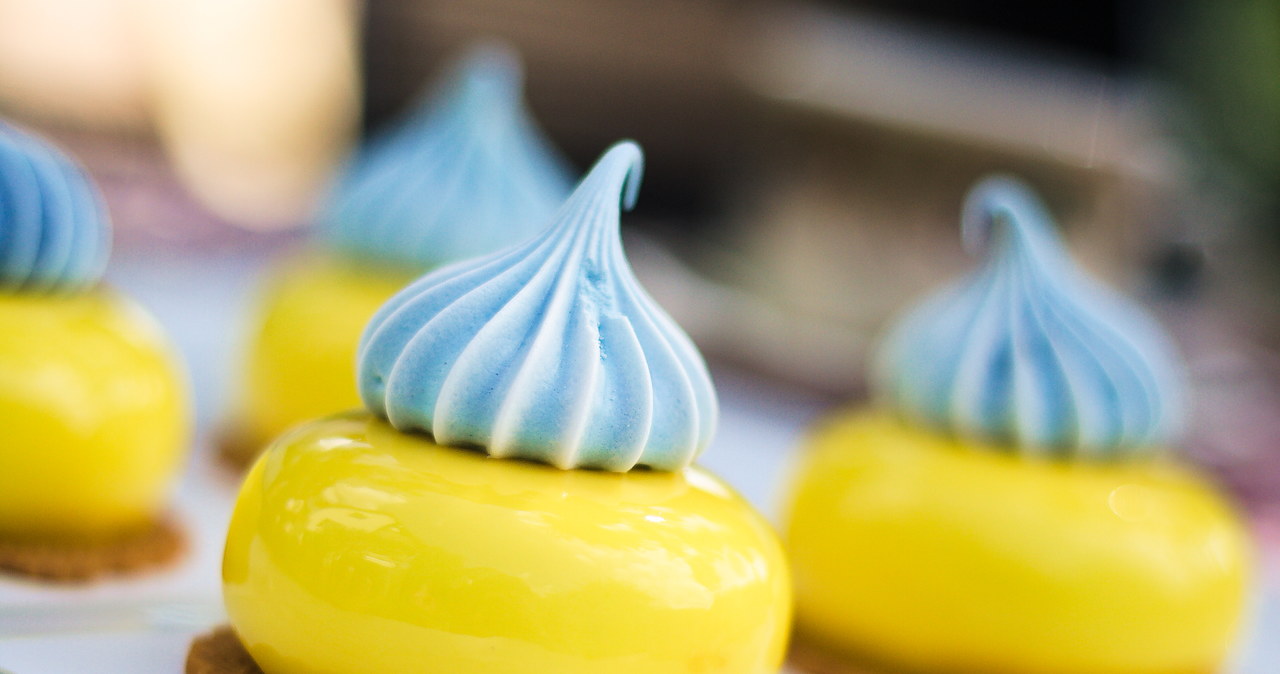 Żółto-niebieskie eremefki od mistrzyni cukiernictwa Sylwii Bały