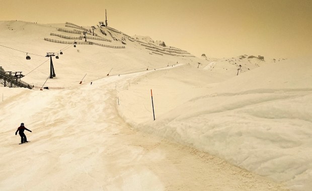 Żółty śnieg w Europie! Spadł też w Tatrach