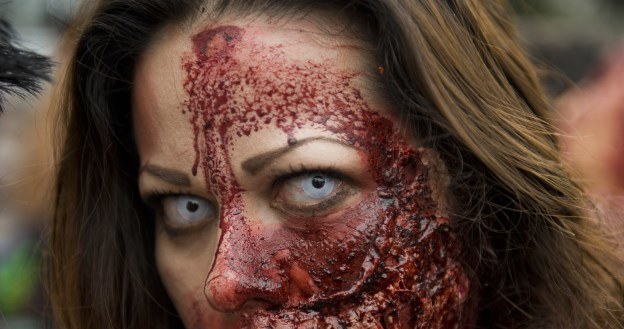 Zombie to popularny motyw w popkulturze. Wiele osób jednak poważnie cierpi, bo twierdzi, że jest "żywym trupem" /AFP