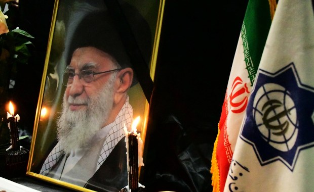 Żona ajatollaha Chameneiego żyje? Zaskakujące doniesienia z Iranu