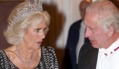 Żona króla, Camilla znów wywołała poruszenie. Wszyscy patrzyli na jej głowę