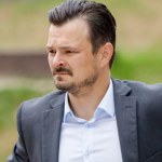 Dawid Ogrodnik Żona Ogrodnika nie ma lekko. Aktor wyjawił, co dzieje się za drzwiami jego domu