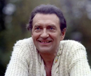 Żona zdradziła gwiazdora z jego przyjacielem. Został w domu sam z córką