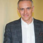 Paweł Orleański Żonaty Orleański przyłapany na schadzce z tajemniczą kobietą. Tak się tłumaczy