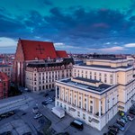 Zorganizował bal w operze. Pożegnał się ze stanowiskiem w MEiN