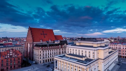 Zorganizował bal w operze. Pożegnał się ze stanowiskiem w MEiN