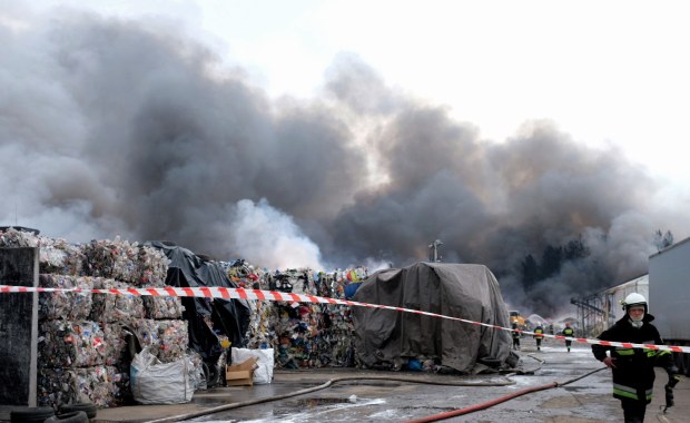 Żory: Ruszyło śledztwo ws. pożaru składowiska