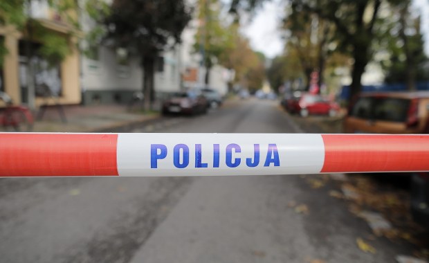 Został zaatakowany, gdy stał przed blokiem. Poszukiwania zabójcy 36-latka