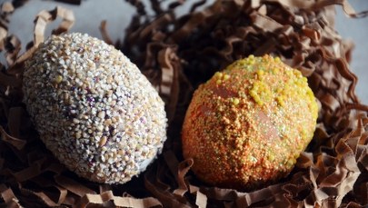 Zostań w domu – rób z dzieckiem pisanki i zagraj w zająca, co łapie piłeczki