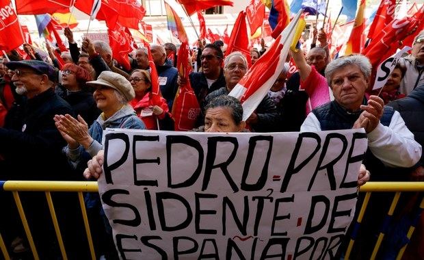 "Zostań z nami!". Wiec poparcia dla premiera Hiszpanii