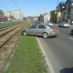 Zostawił auto na luzie. I w sumie miał dużo szczęścia