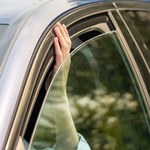 Zostawił lekko opuszczone szyby i dostał mandat. To było wykroczenie