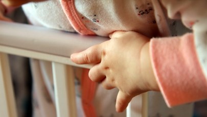 Zostawiła 3-letnią córkę na skraju lasu. Była pijana