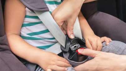 Zostawiła w aucie dwóch synów, z trzecim poszła nad wodę 