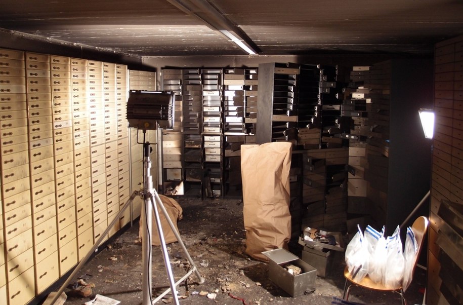 Zrabowane skrzynki depozytowe Volksbanku. Zdjęcie z 2013 roku /	Volksbank /PAP/DPA