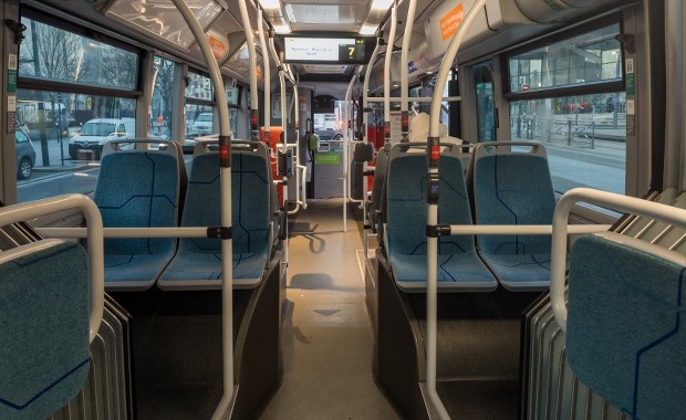 "Żrące" fotele w autobusach. Koszmar podróży w Petersburgu